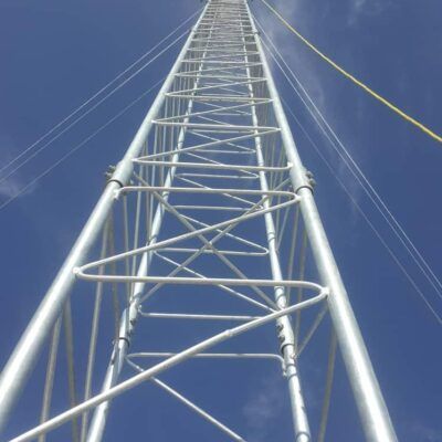 دکل های مهاری guyed tower